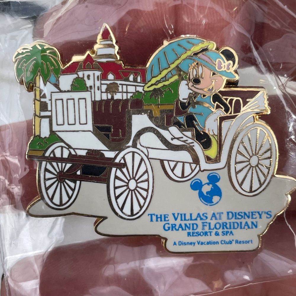 Disney’s 2013 Exclusive Grand Floridian Resort Pin